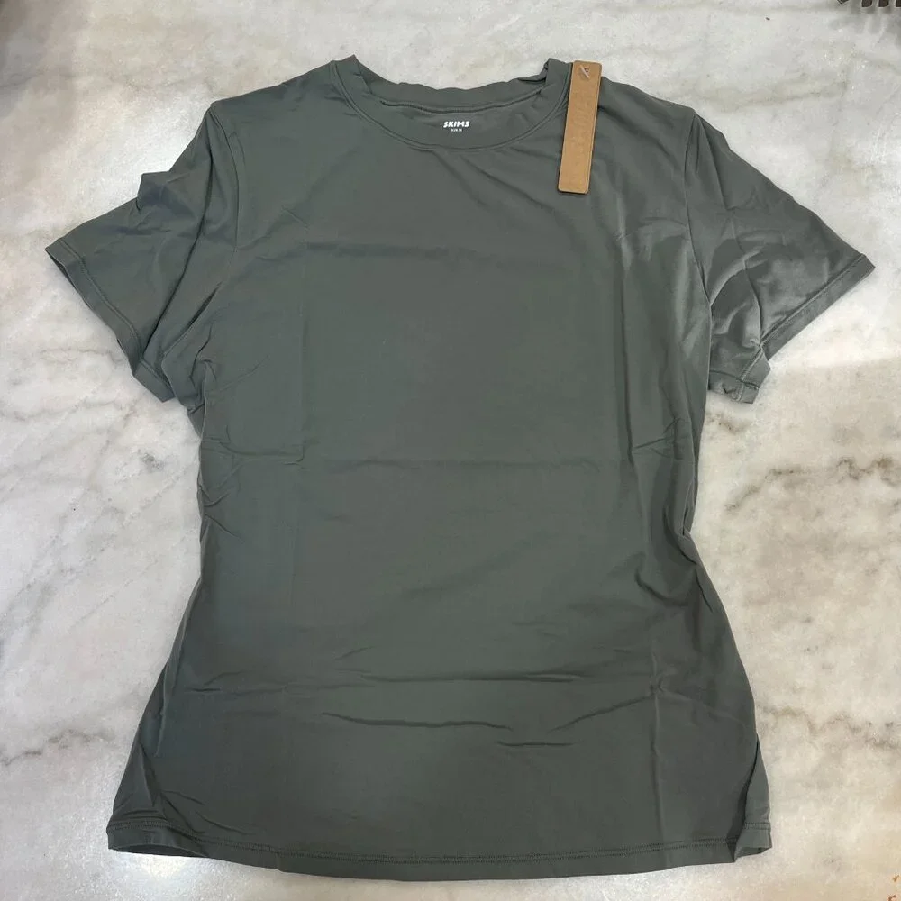 SKIMS Fits Everybody Short Sleeve T-Shirt, Gunmetal, Size Medium - NWT - Picture 7 of 9